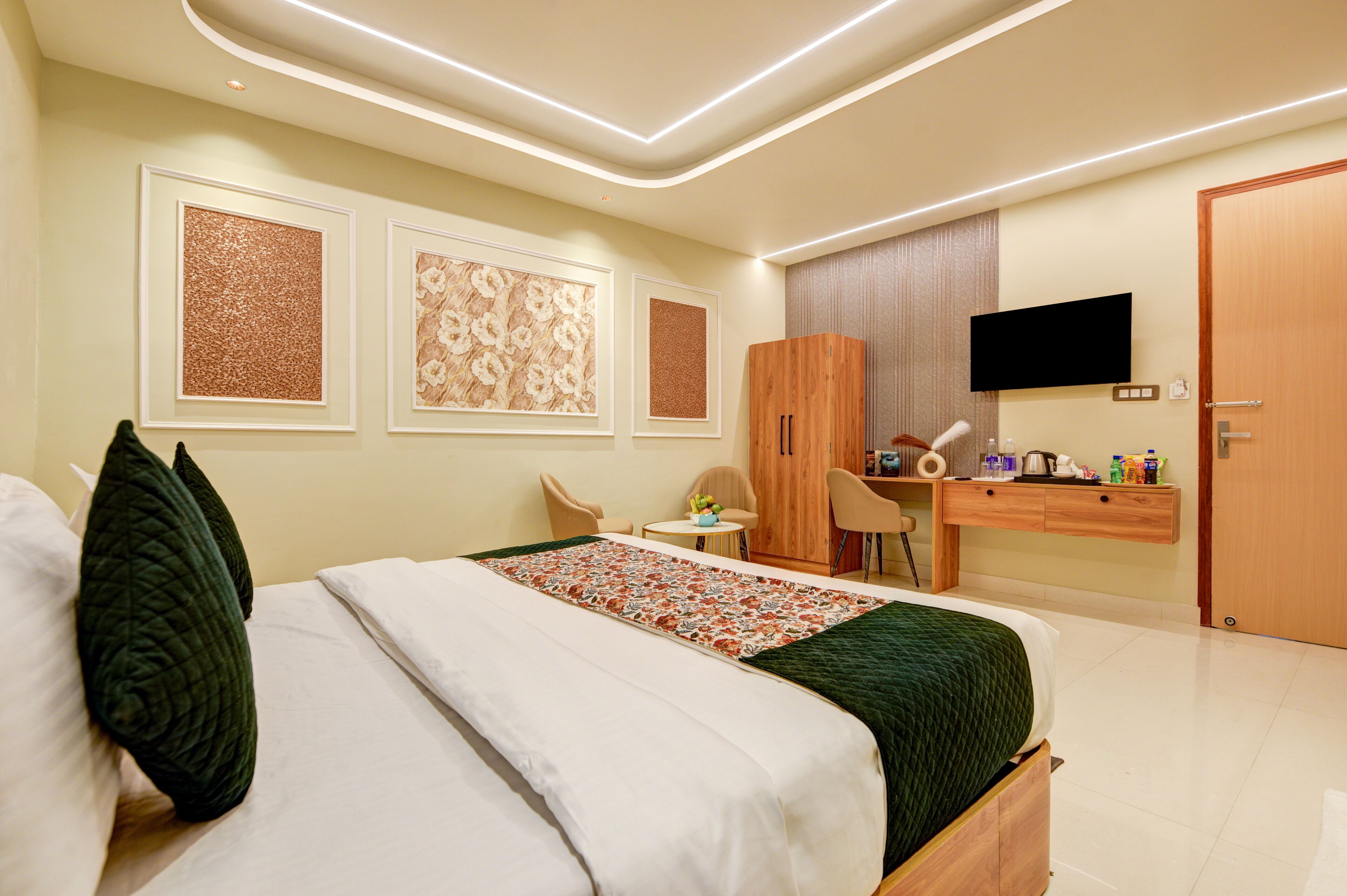 Deluxe Double Room, Balcony | In-room safe, free WiFi