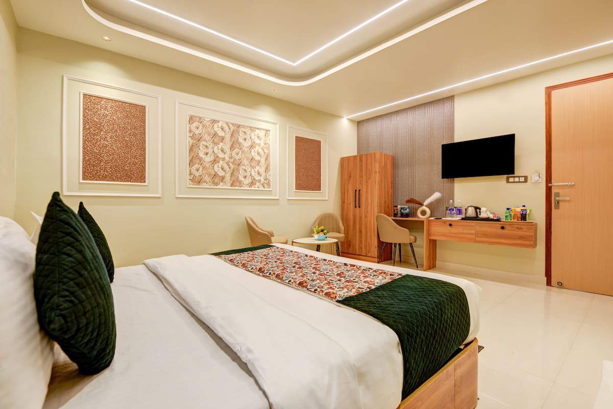 Deluxe Double Room, Balcony | In-room safe, free WiFi