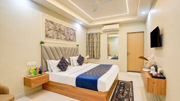 Deluxe Double Room, Balcony | In-room safe, free WiFi