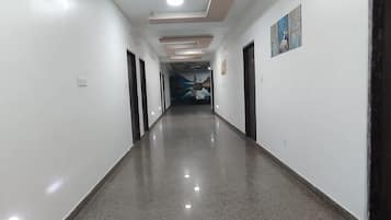 Televisión LED de 32 pulgadas con canales por cable y impresora