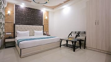 Deluxe Double Room, Balcony | In-room safe, free WiFi