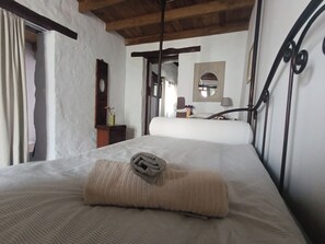 3 chambres, fer et planche à repasser, Wi-Fi, draps fournis