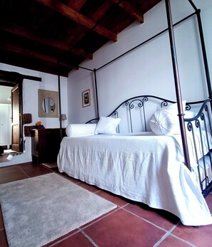 3 chambres, fer et planche à repasser, Wi-Fi, draps fournis