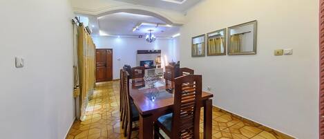 Departamento, 1 habitación, balcón, vista al jardín | Comedor