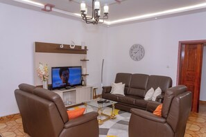 Apartment, 1 Bedroom, Balcony, Garden View | Living room