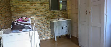 Apartment, 1 Bedroom, Balcony, Garden View | Interior