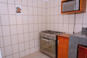 Apartment, 1 Bedroom, Balcony, Garden View | Private kitchen - Charming Apartment in Heart of Douala's Makepe Neighborhood (Douala)