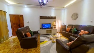 Apartment, 1 Bedroom, Balcony, Garden View | Living room