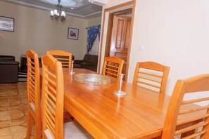 Apartment, 1 Bedroom, Balcony, Garden View | Dining room