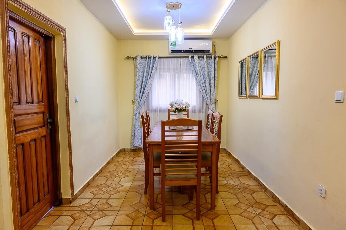 Apartment, 1 Bedroom, Balcony, Garden View | Dining room