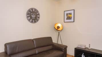 Apartment, 1 Bedroom, Balcony, Garden View | Living room