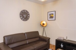 Appartement, 1 chambre, balcon, vue jardin | Salle de séjour