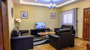 Apartment, 1 Bedroom, Balcony, Garden View | Living room