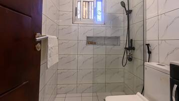 Apartment, 1 Bedroom, Balcony, Garden View | Bathroom