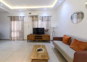 Apartment, 1 Bedroom, Balcony, Garden View | Living room - Studio VIP Confort Garanti - Residence Baho - Makepe BM (Douala)