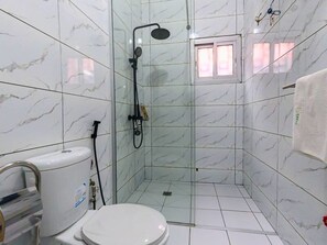 Room, 1 Bedroom, Balcony, Garden View | Bathroom