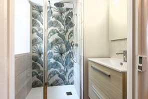 Shower, hair dryer, towels, soap - The vine's thread (Noizay)