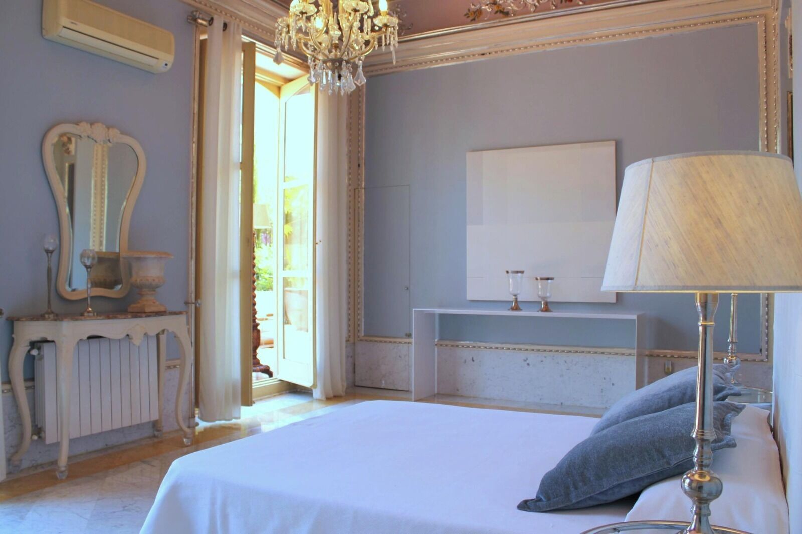 5 slaapkamers, een strijkplank/strijkijzer, wifi, beddengoed