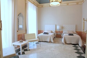 5 bedrooms, iron/ironing board, WiFi, bed sheets
