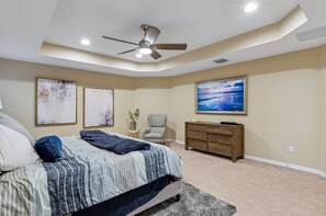 5 bedrooms, iron/ironing board, WiFi, bed sheets