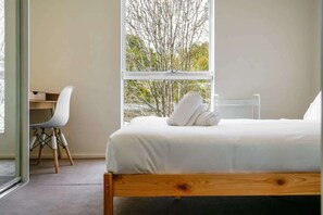 2 chambres, fer et planche à repasser, draps fournis
