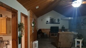Living area - Enjoyable barn with AC in charming Danville (Danville)
