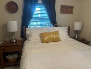 1 bedroom, iron/ironing board, Internet, bed sheets - Charming Old Florida Cottage style apartment in great location! (Goulds)