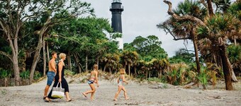 New Listing! Pinky's Palace - Cozy Bungalow minutes from Parris Island
