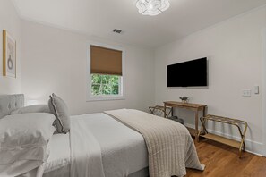 2 bedrooms, in-room safe, desk, iron/ironing board