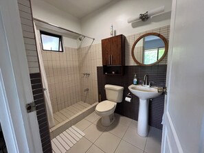 Towels, soap, toilet paper - Charming 2‑bed apartment w/ AC & pool, close to Coco Beach, Ocotal & Hermosa (Coco)