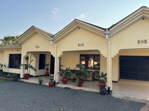 Exterior - Amazing 2-bedroom bed & breakfast in Arusha (Arusha)