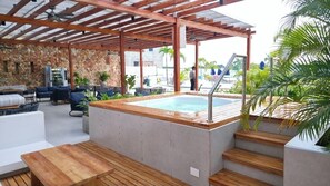 Bain à remous extérieur