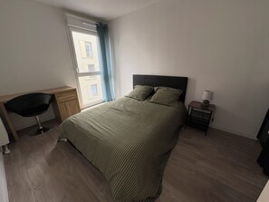 1 bedroom, bed sheets