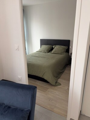 1 bedroom, bed sheets