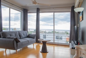 Junior Suite, Sea View | Living area
