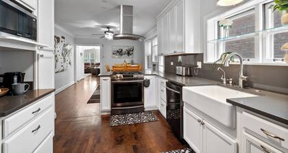 Lincoln Square Sunny 3BR-1Bath Condo – Family-Friendly, Walk to Everything!