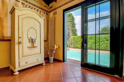 Villa Artemisia - elegance & relaxation just 300 m from Lake Garda