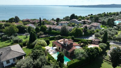 Villa Artemisia - elegance & relaxation just 300 m from Lake Garda