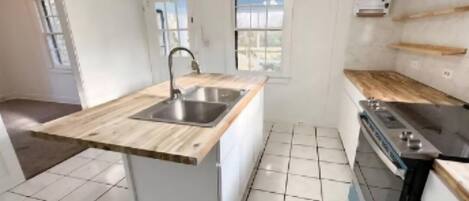 Micro-ondes, four, plaque de cuisson