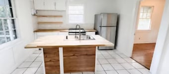 Fully furnished cozy 2-bedroom apartment on quiet lot in Orangeburg, SC