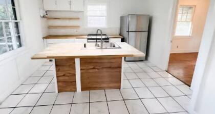 Fully furnished cozy 2-bedroom apartment on quiet lot in Orangeburg, SC