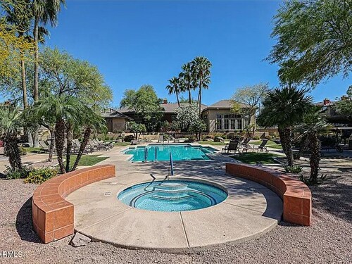 Cozy 1-bedroom condo in enjoyable Phoenix right off the 202 by the airport