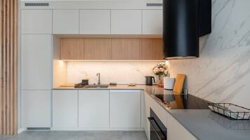 Refrigerador, microondas, horno, placa de cocina