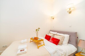 1 habitación, tabla de planchar con plancha, wifi gratis y ropa de cama 