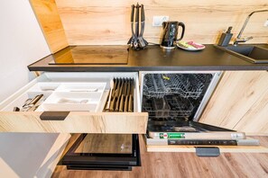 Fridge, oven, stovetop, dishwasher - Partynice Apt - Parking & Balcony - by Rentujemy (Wrocław)