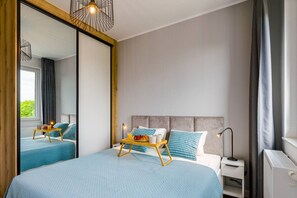 1 bedroom, iron/ironing board, free WiFi, bed sheets - Partynice Apt - Parking & Balcony - by Rentujemy (Wrocław)