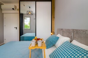 1 bedroom, iron/ironing board, free WiFi, bed sheets - Partynice Apt - Parking & Balcony - by Rentujemy (Wrocław)