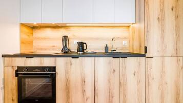 Kühlschrank, Ofen, Herdplatte, Geschirrspüler