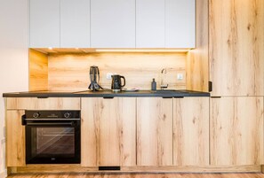 Fridge, oven, stovetop, dishwasher - Partynice Apt - Parking & Balcony - by Rentujemy (Wrocław)