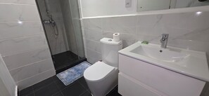 Duplex | Badrum | Tofflor, handdukar, tvål och schampo